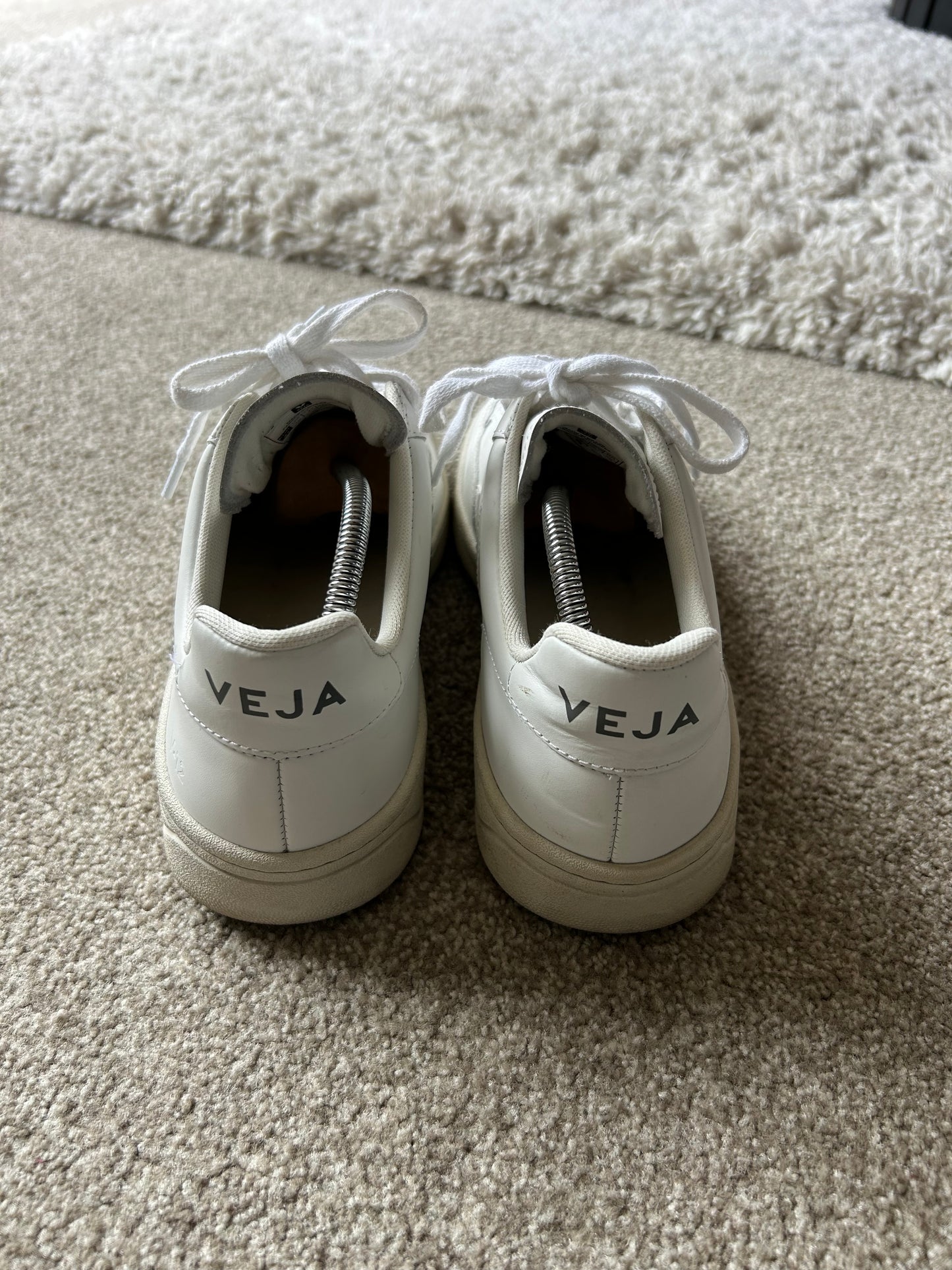 Veja V12 Cream Size 10 Women's 9 Mens