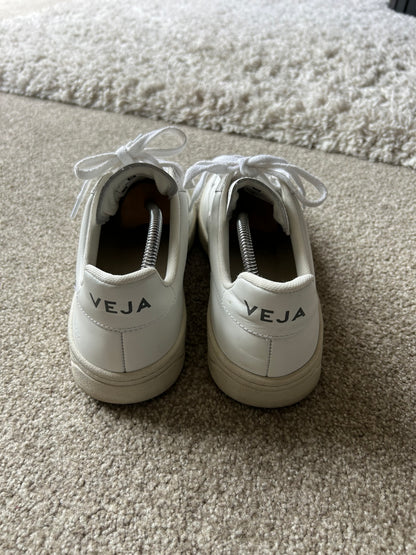 Veja V12 Cream Size 10 Women's 9 Mens