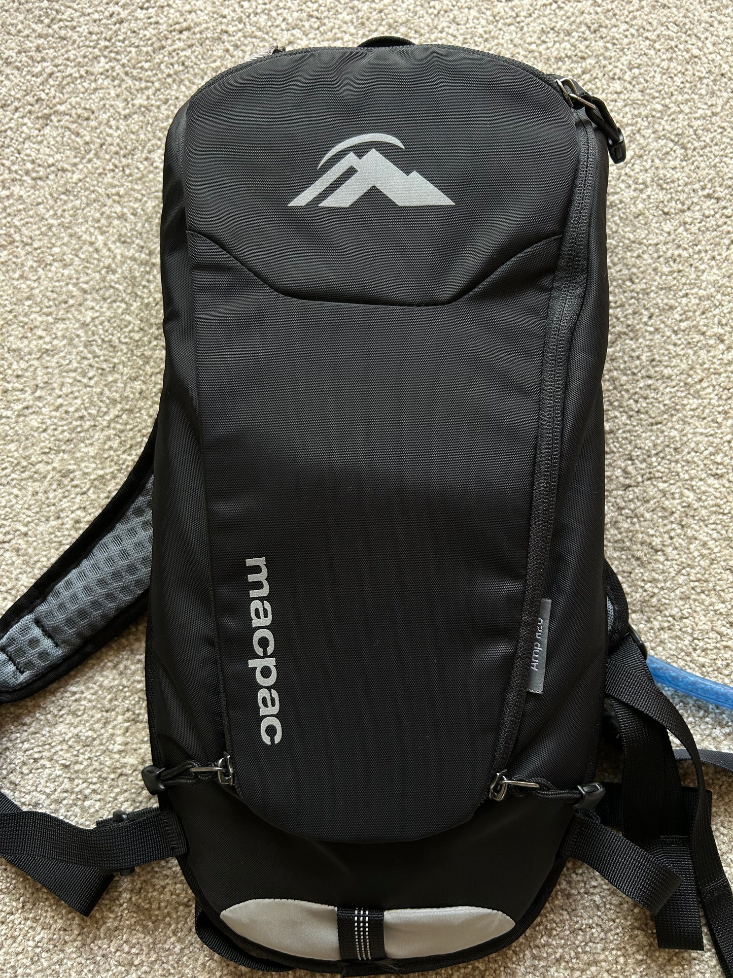 Macpac Amp H2O 2L Hydration Backpack in Black