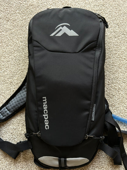 Macpac Amp H2O 2L Hydration Backpack in Black