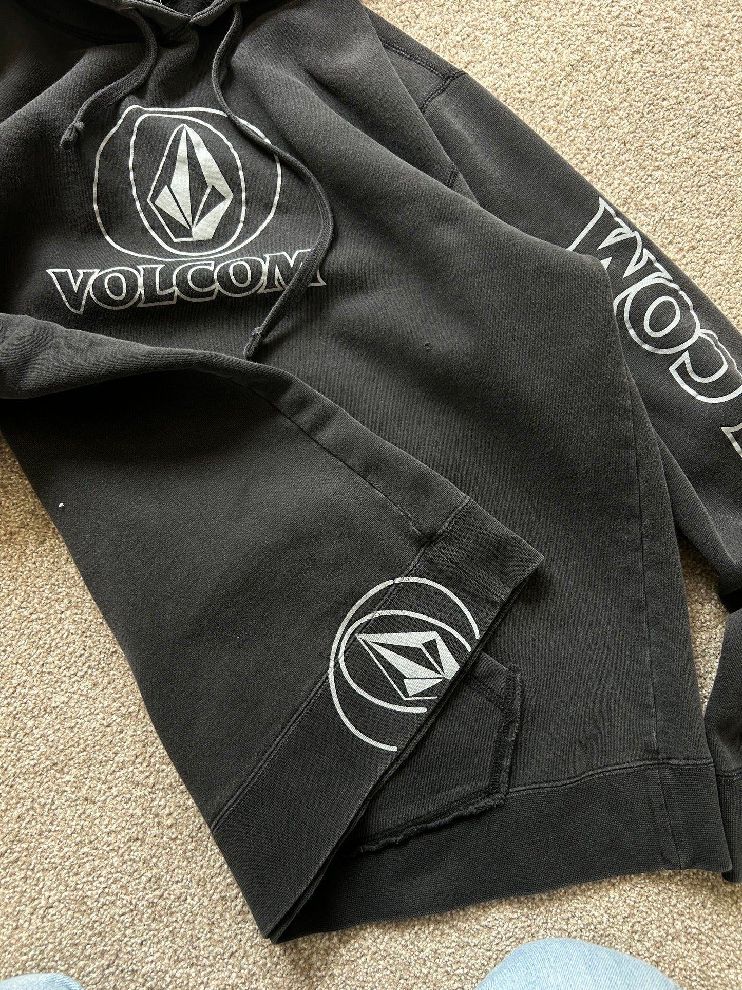 Volcom Boulder Pullover Fleece Hoodie in charcoal heather Black XL Faded with Pinholes Y2K Skate