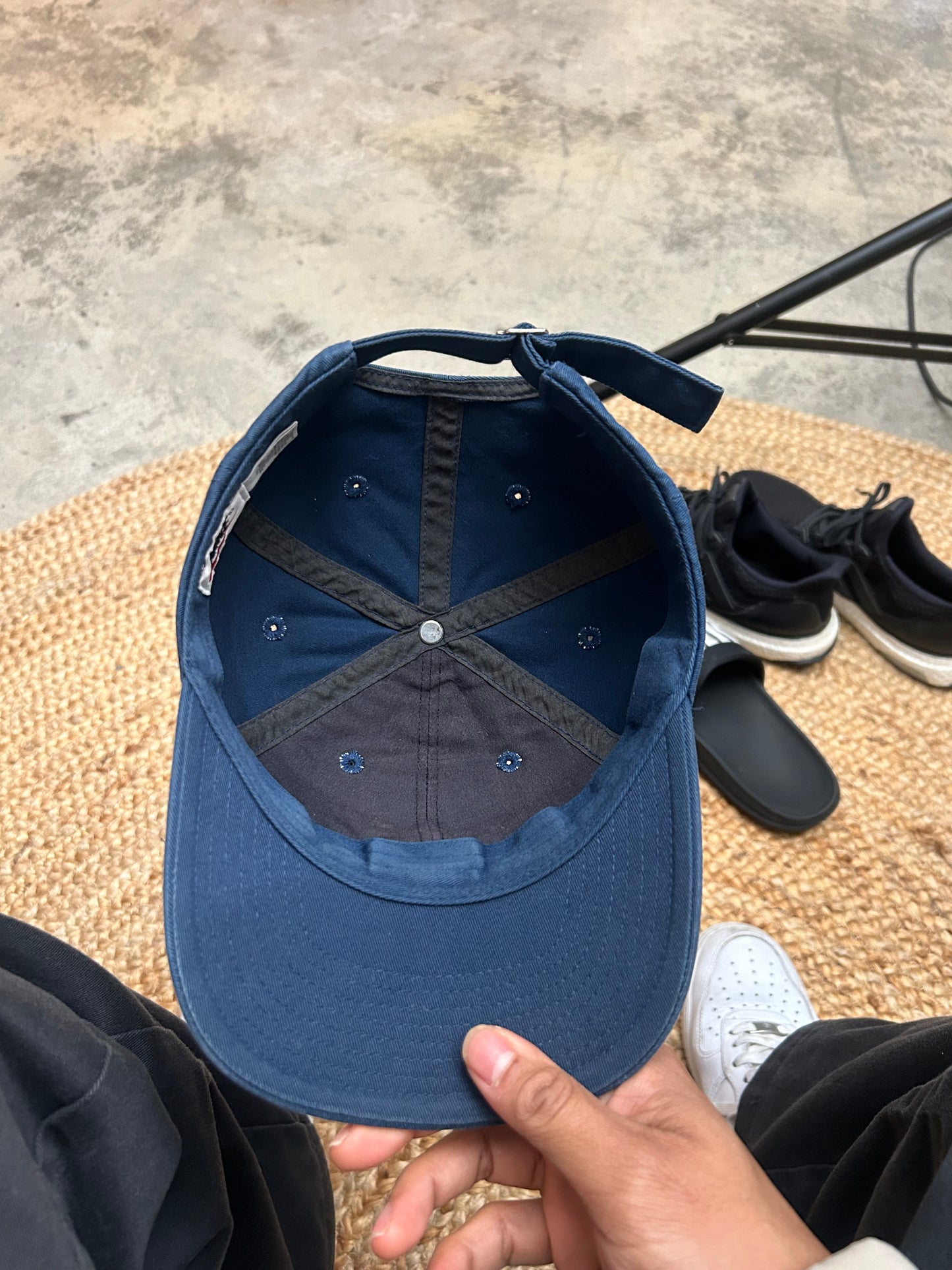 Vintage blue Nike cap featuring an embroidered gold swoosh logo Osfa