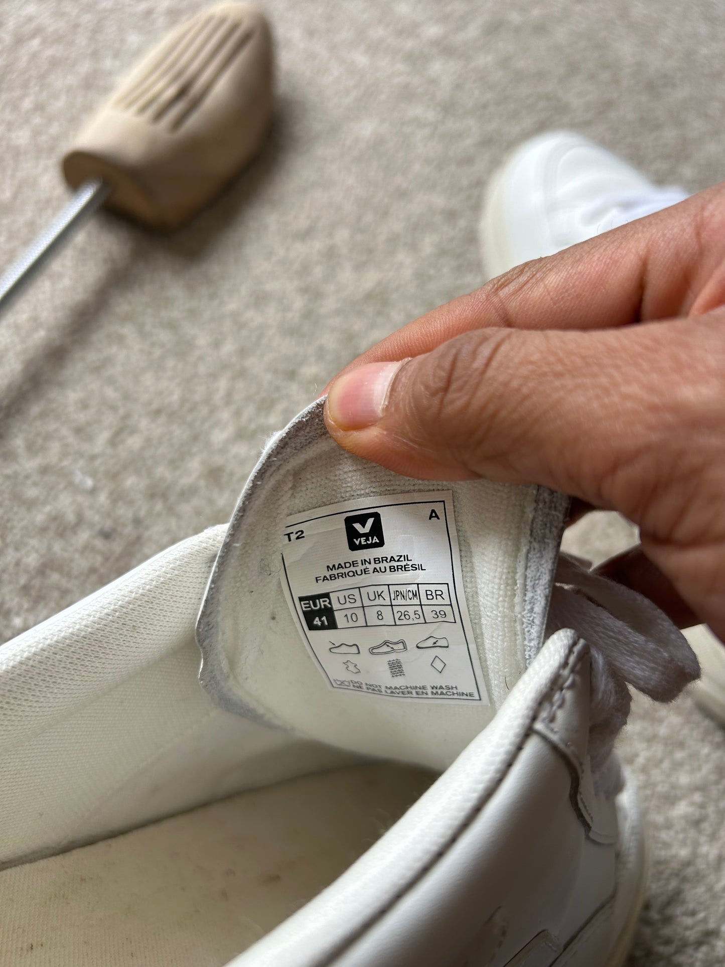 Veja V12 Cream Size 10 Women's 9 Mens