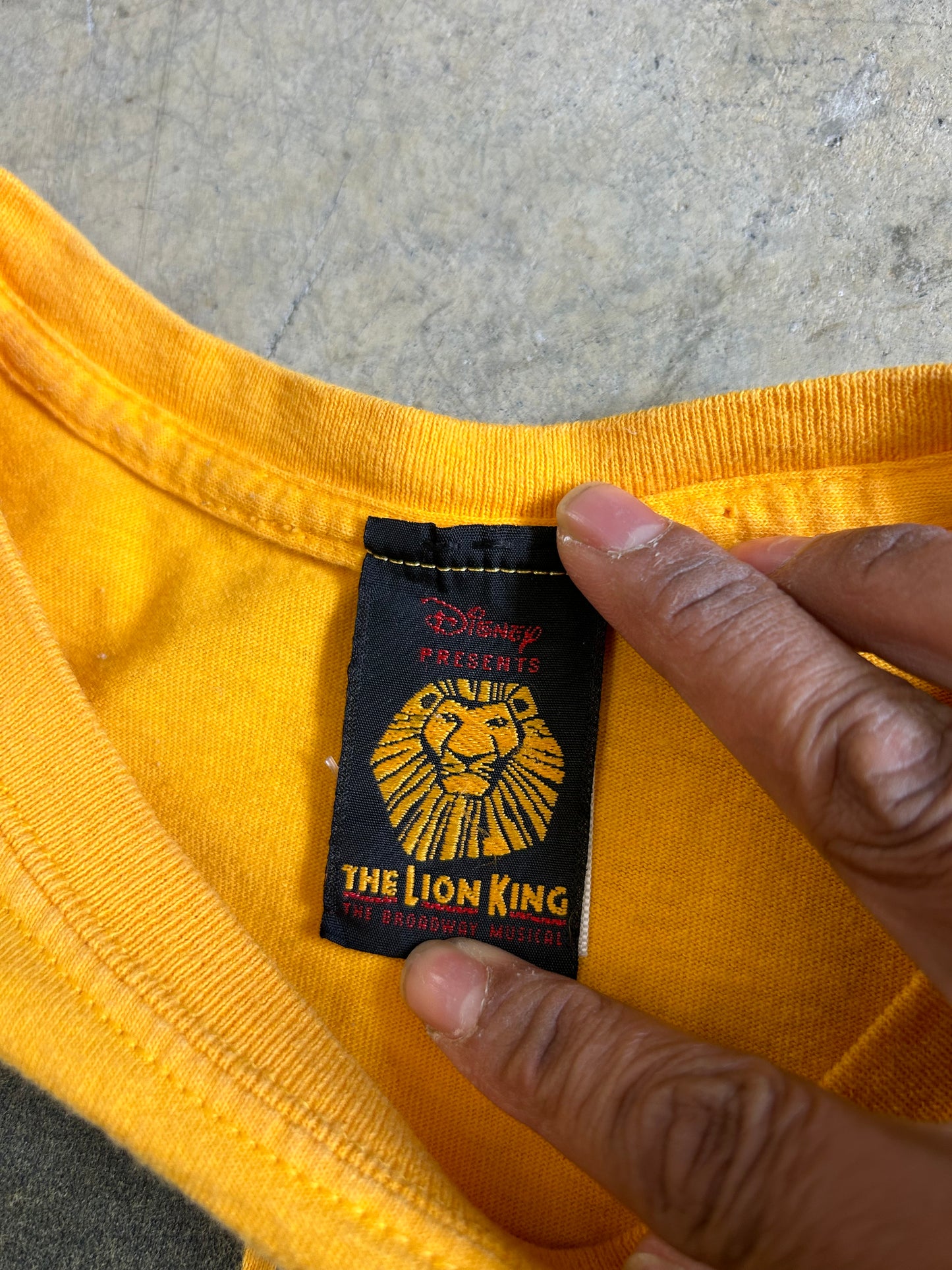 vintage Disney The Lion King Broadway musical all-over print T-shirt XL Yellow