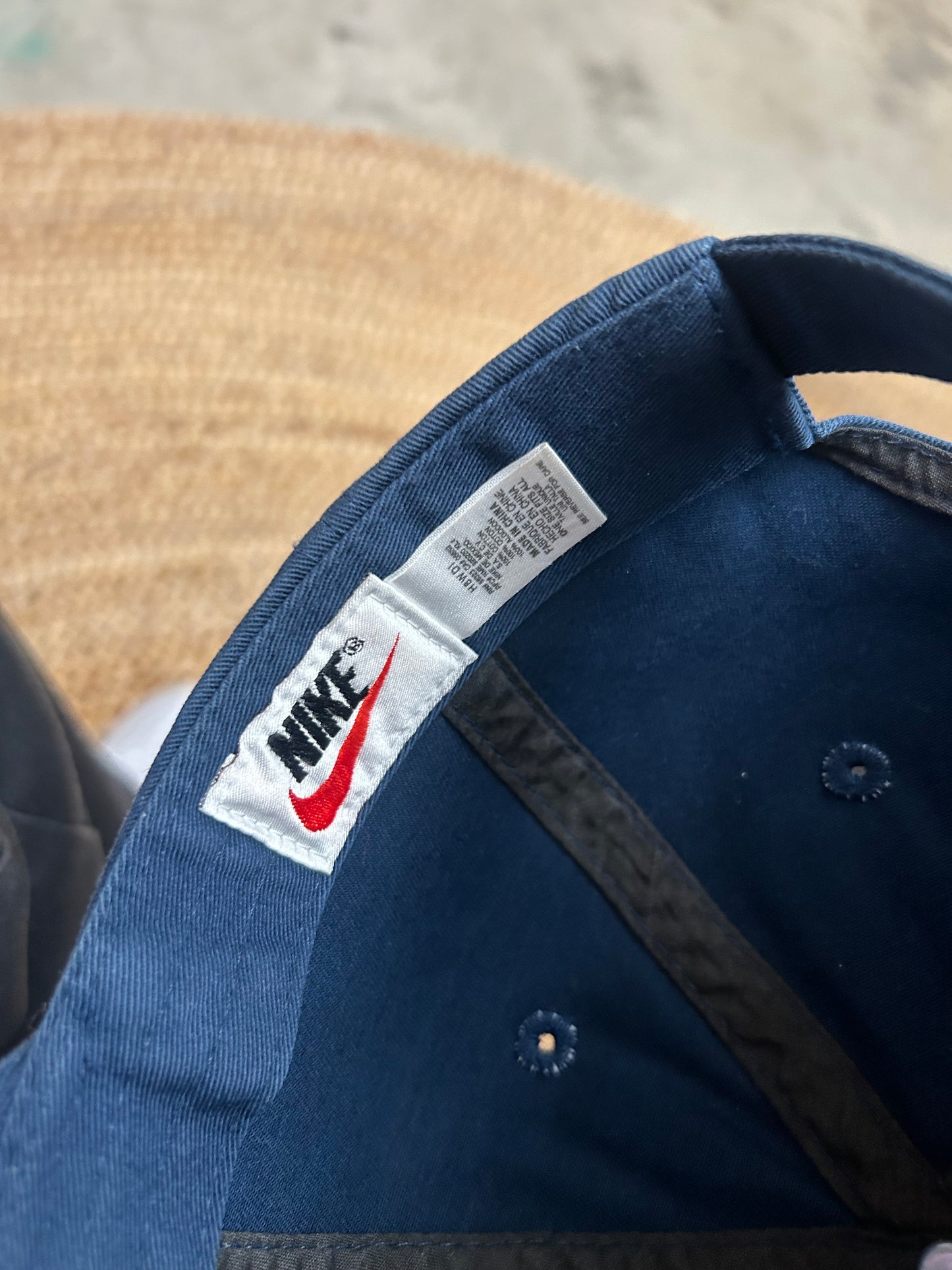 Vintage blue Nike cap featuring an embroidered gold swoosh logo Osfa