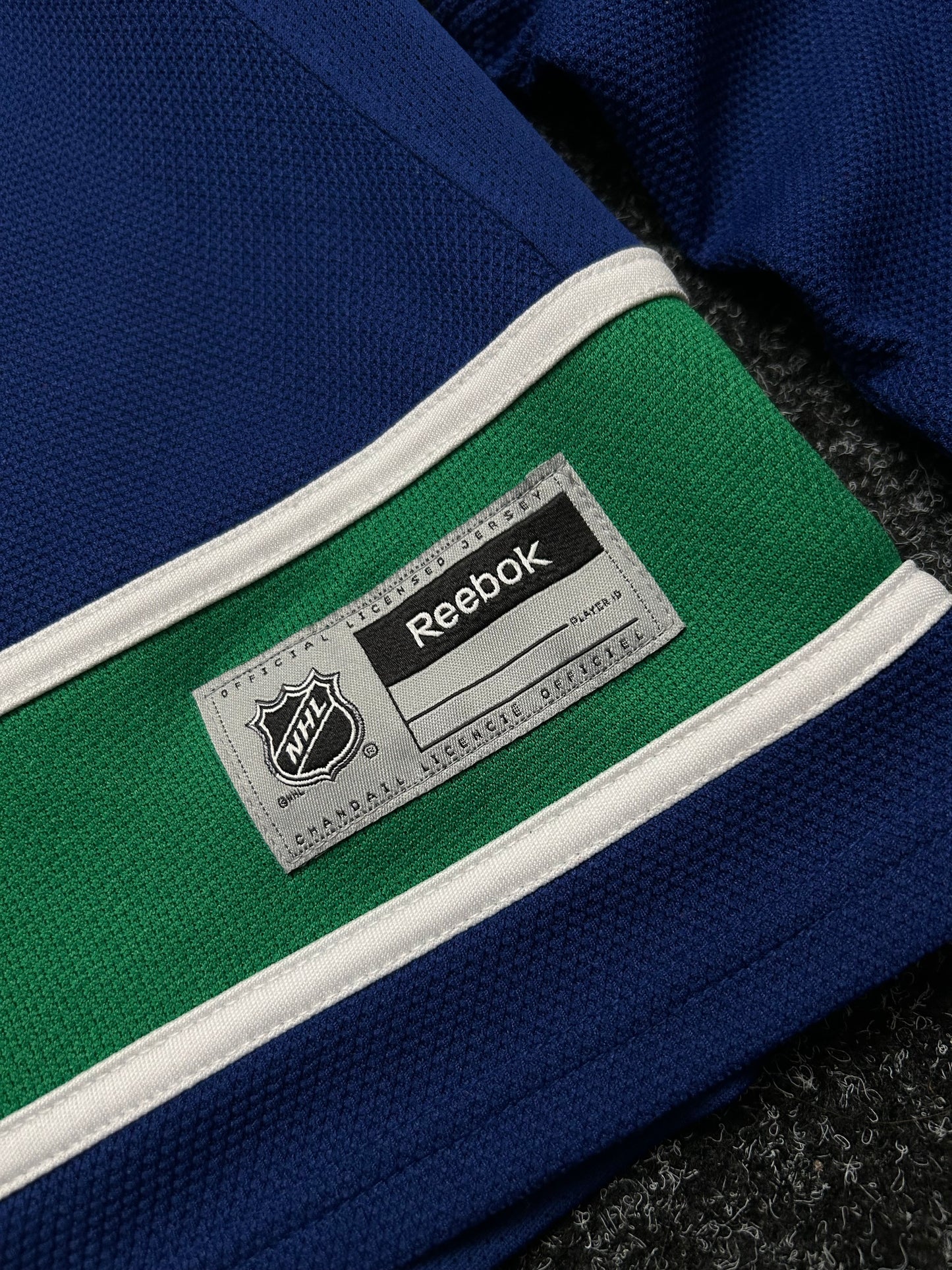 Vancouver Canucks 2016 Ice Hockey NHL Reebok size XL Womens