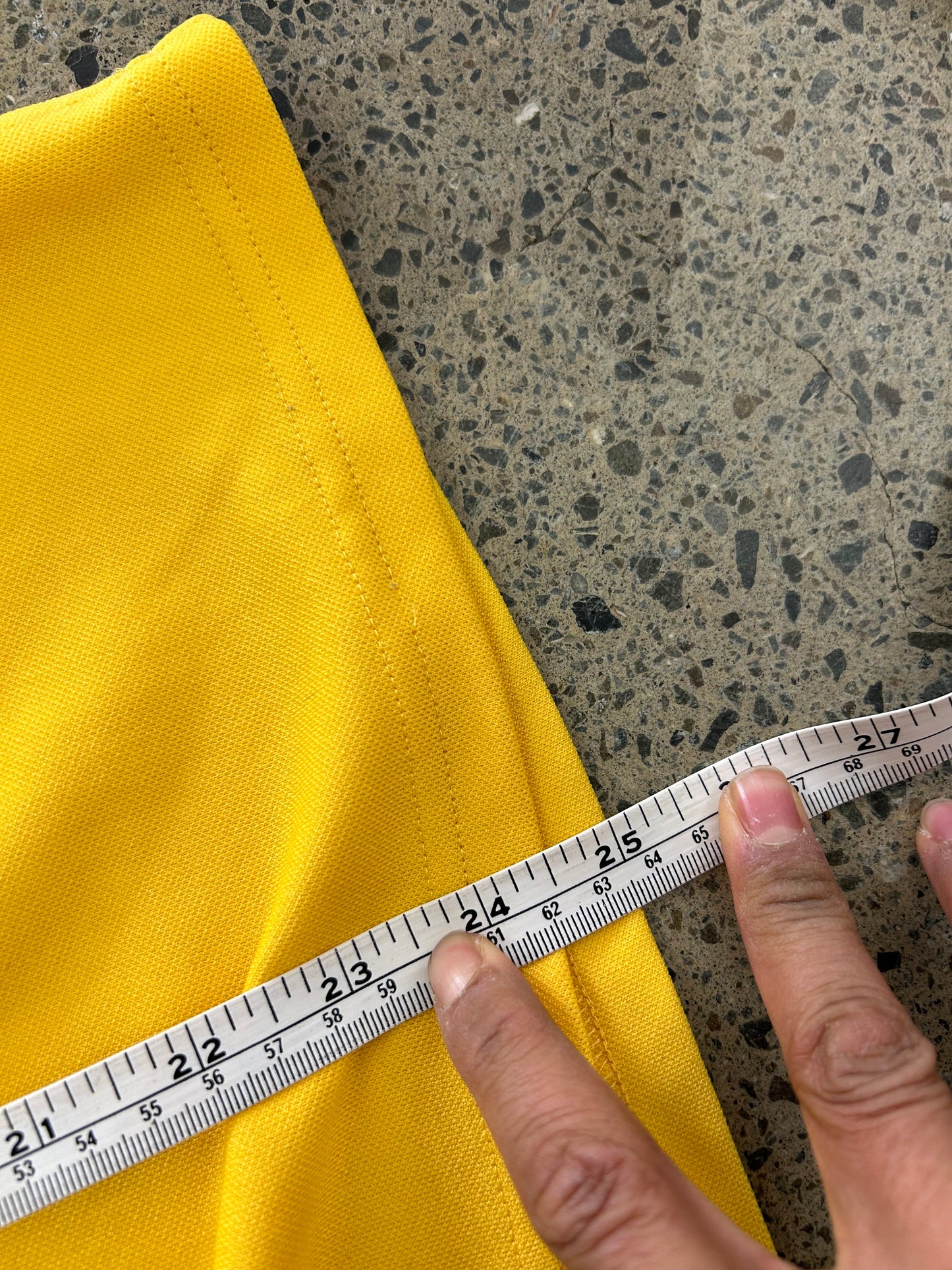 yellow Adidas Wellington Hurricanes Super Rugby home jersey, featuring the "bnz" sponsor logo and Super Rugby branding on the sleeves 2012 Small