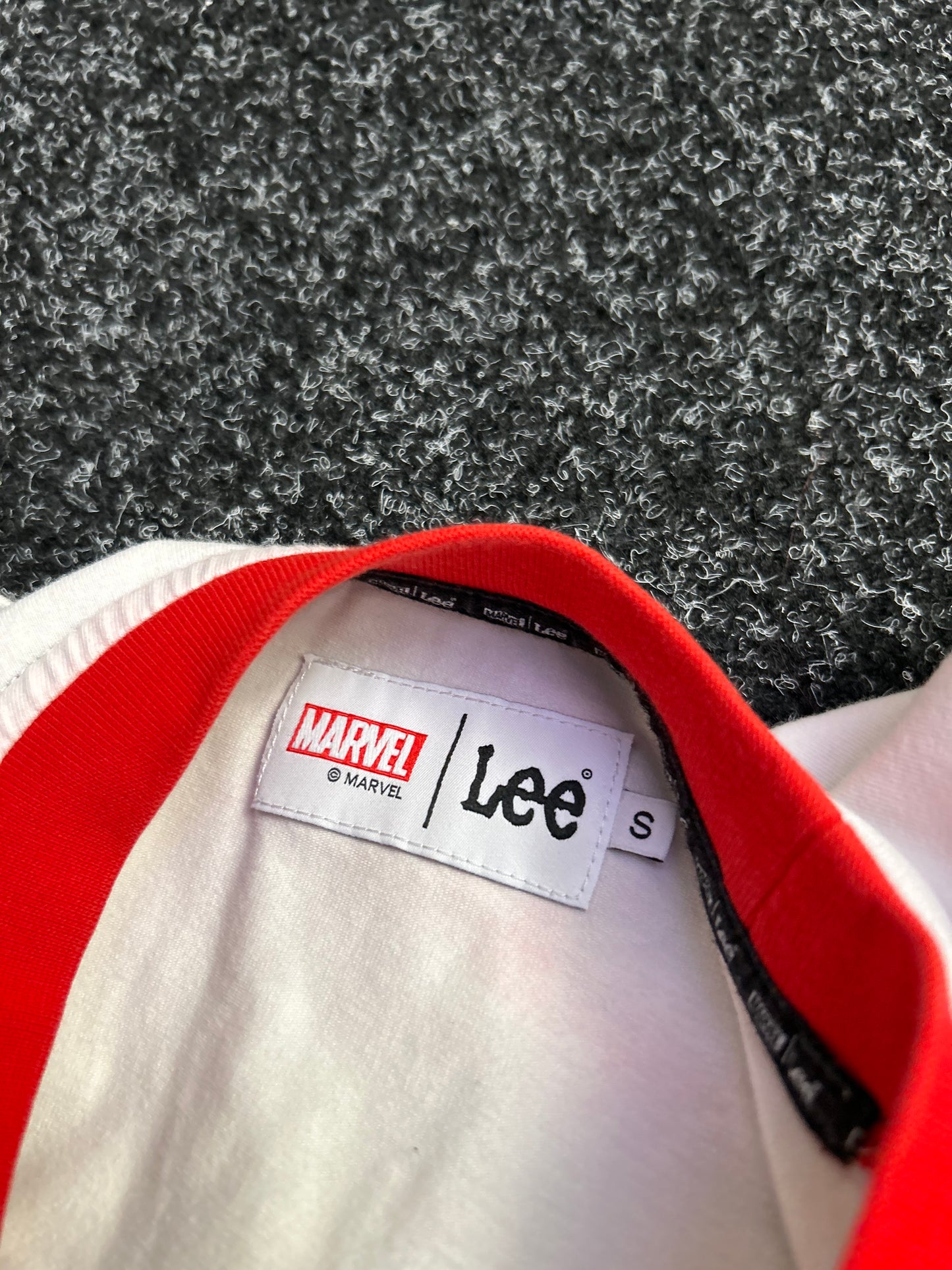 LEE Avengers Tee Large