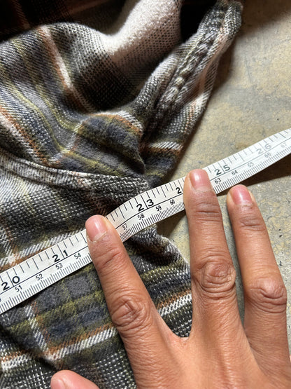 Pendleton plaid flannel shirt featuring two front chest pockets. Large Green