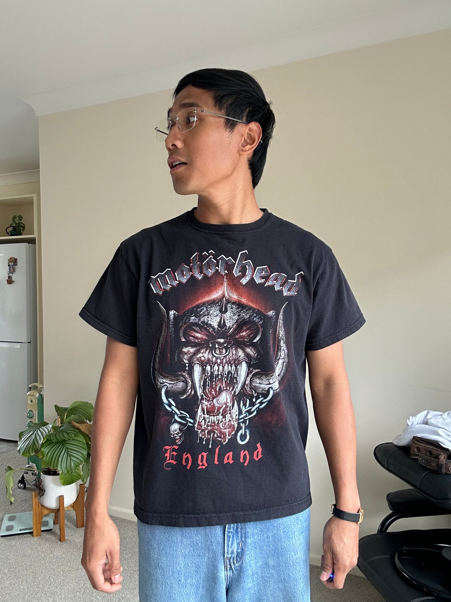 black Motörhead England graphic band t-shirt featuring the classic Snaggletooth War-pig logo Thailand Boot Small