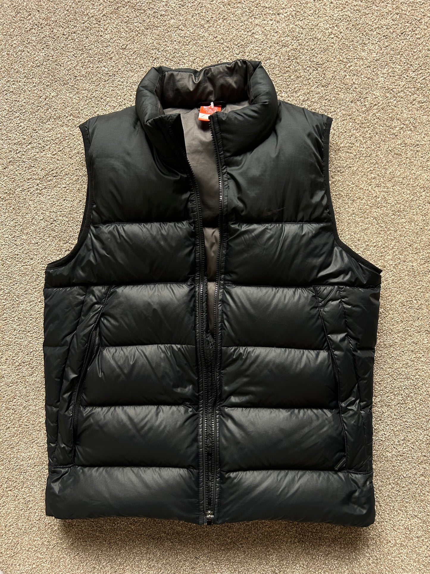 Nike Duck Down Puffer Vest Small Orange Tag Black