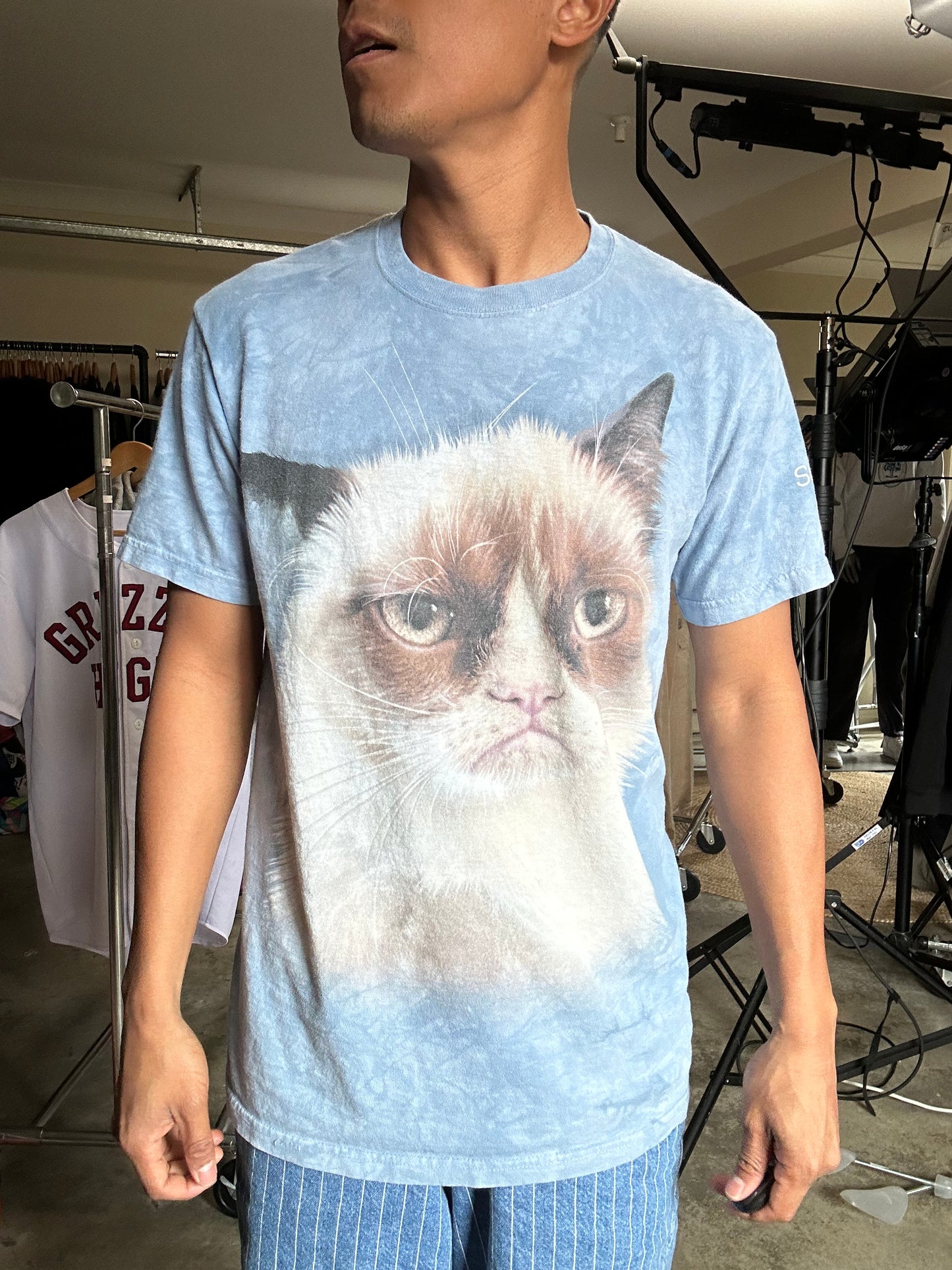 "Grumpy Cat" graphic t-shirt produced by the brand The Mountain Small Blue