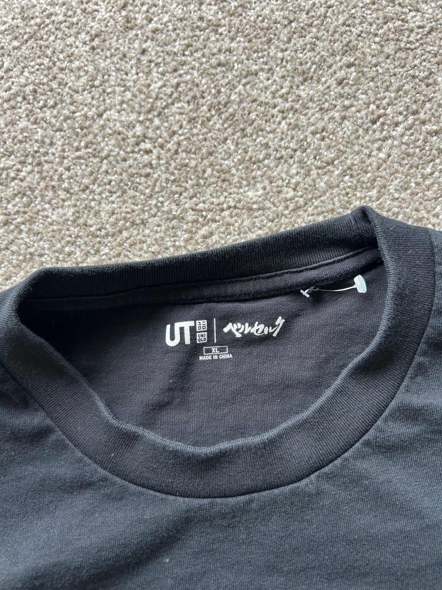 Uniqlo Berserk Graphic Tee Black XL Tshirt