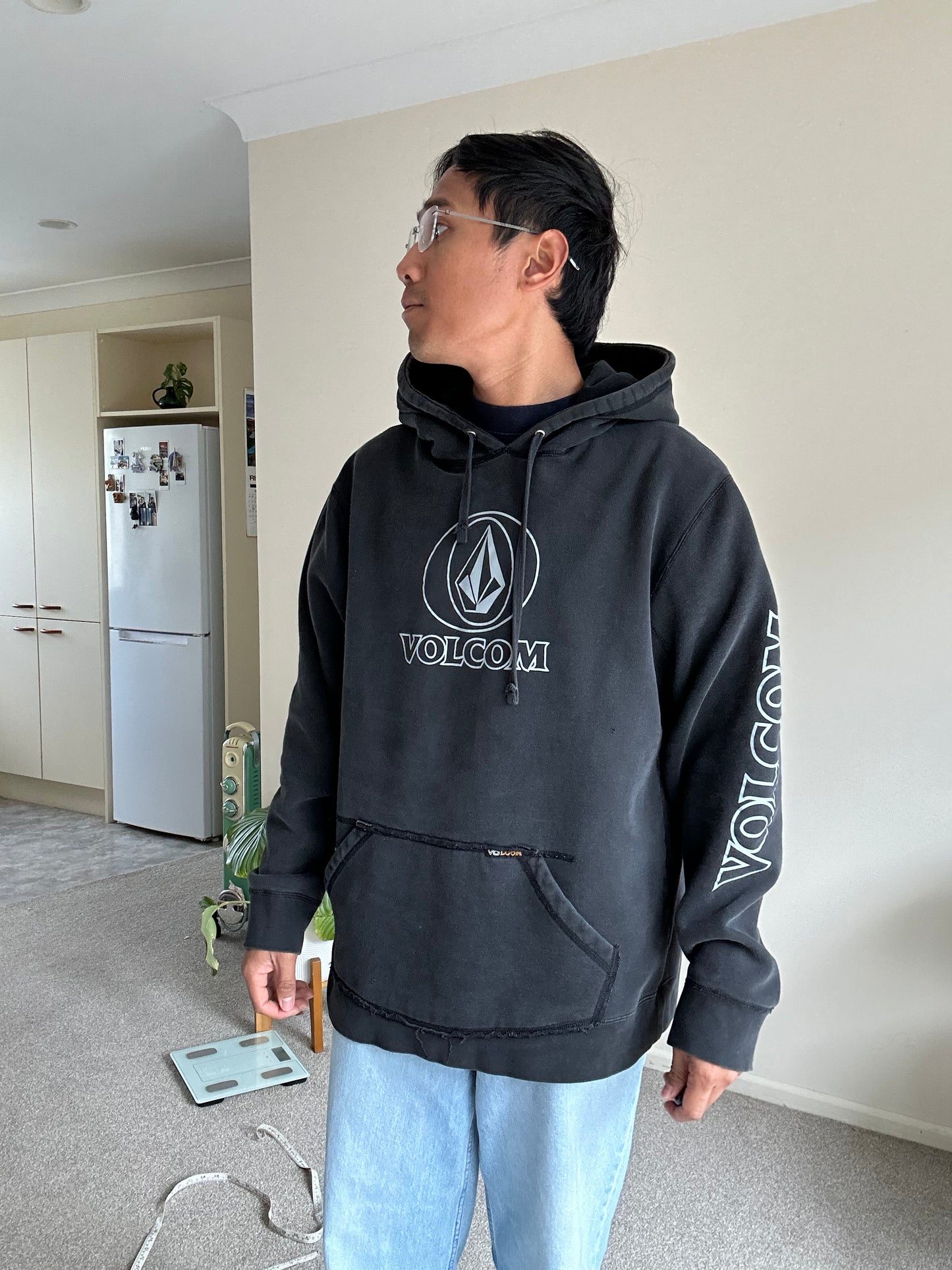 Volcom Boulder Pullover Fleece Hoodie in charcoal heather Black XL Faded with Pinholes Y2K Skate