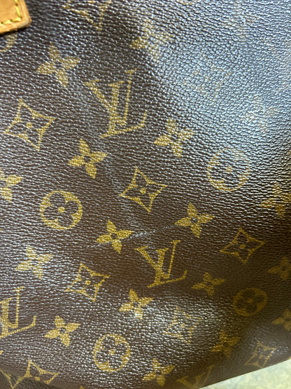 Vintage Louis Vuitton Cabas Mezzo tote bag made of Monogram canvas with natural cowhide leather trim