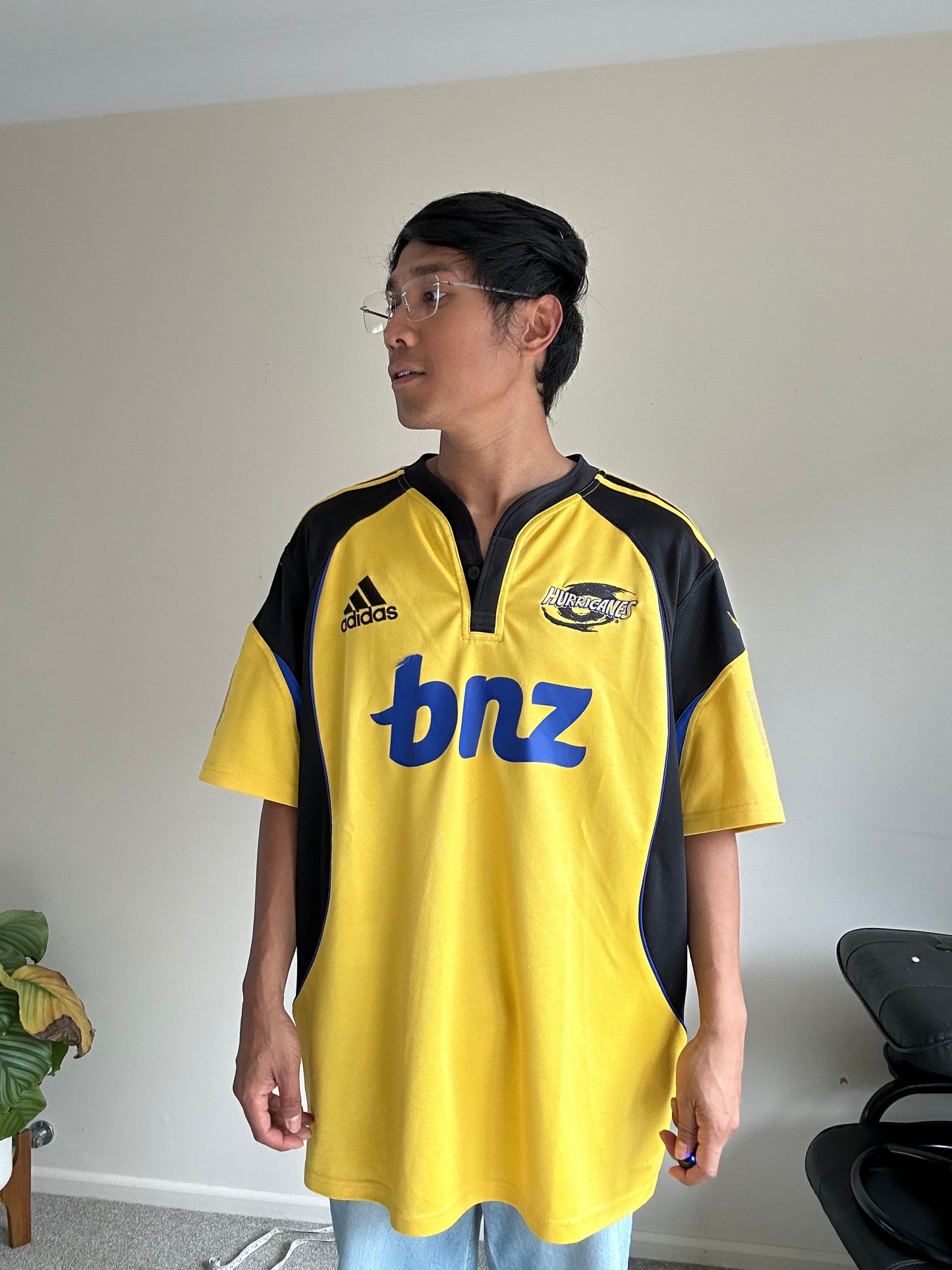 Adidas Hurricanes Super Rugby Jersey from the 2010/2011 season XL Yellow