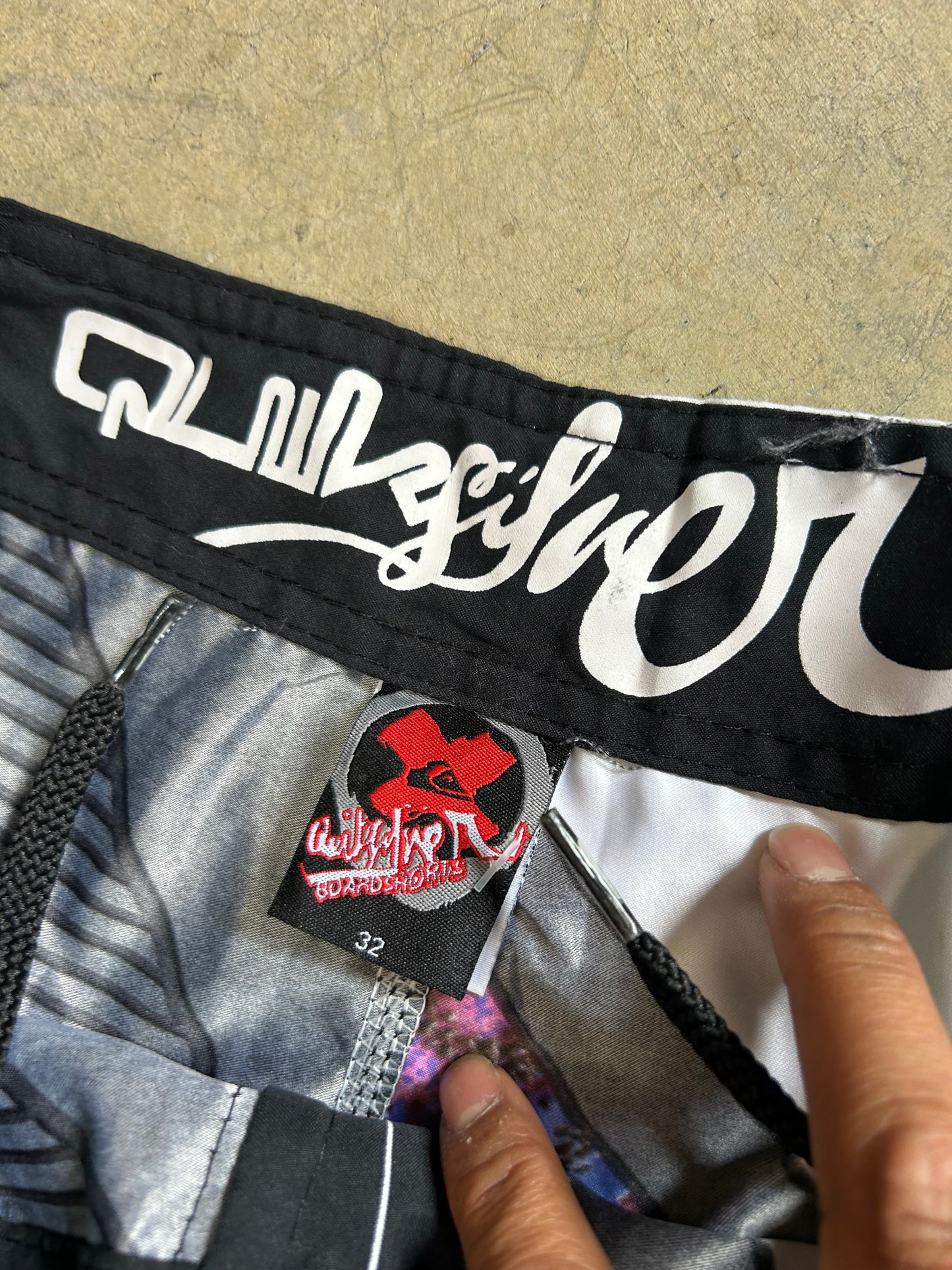 boardshorts Quiksilver, specifically part of their Young Guns collection size 32