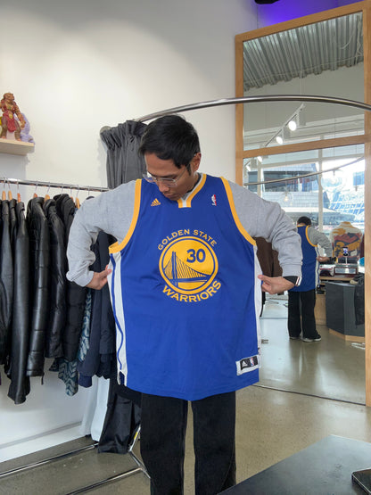 Adidas NBA Swingman jersey featuring the Golden State Warriors team logo and player number 30 for Stephen Curry 2XL