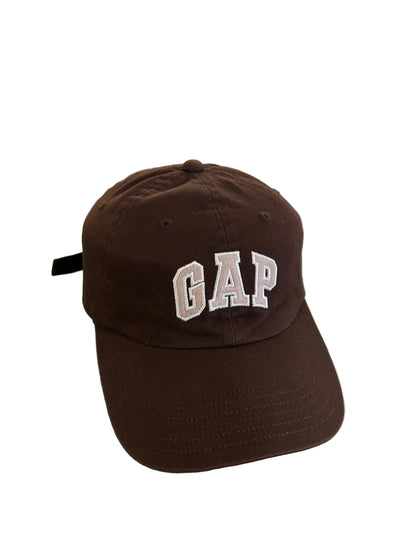 Gap baseball cap features a brown twill design with the brand's logo embroidered on the front OSFa