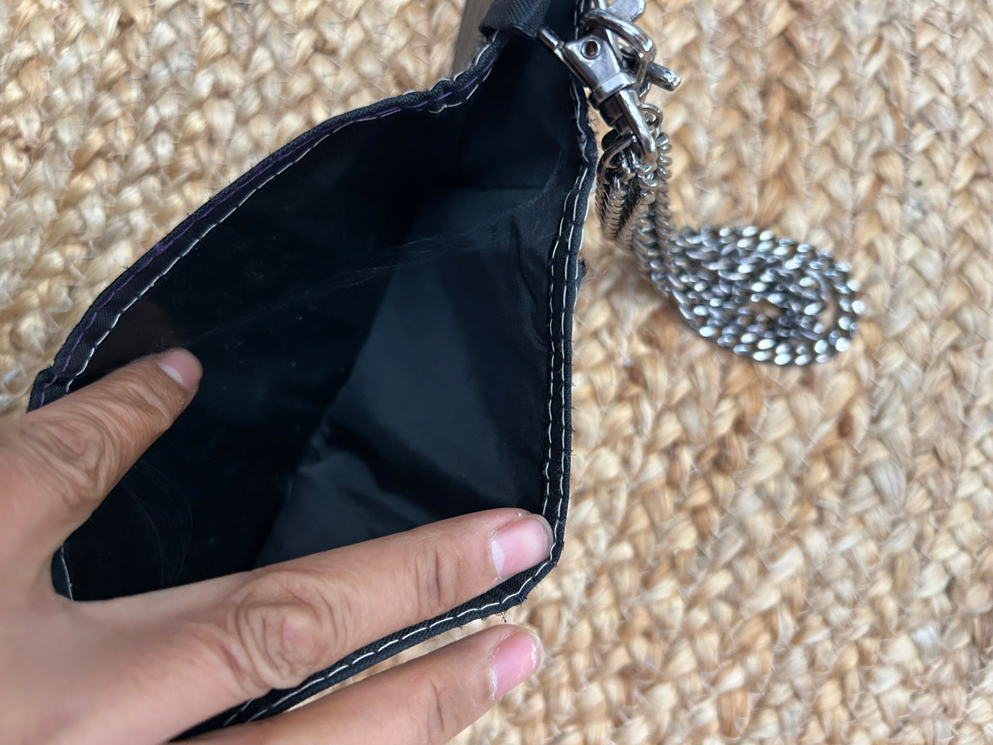 y2k vintage black canvas Nike trifold wallet featuring a red and white embroidered swoosh logo and a silver chain attachment.