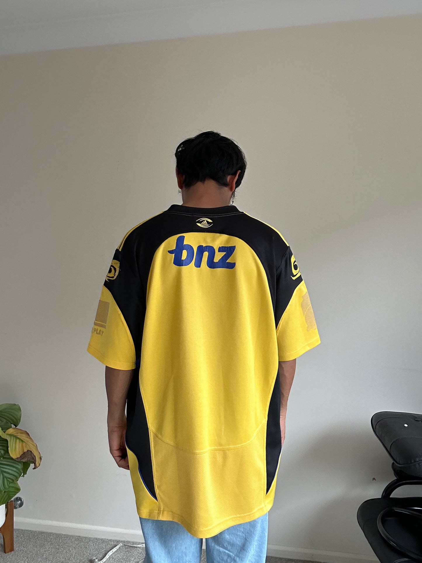 Adidas Hurricanes Super Rugby Jersey from the 2010/2011 season XL Yellow