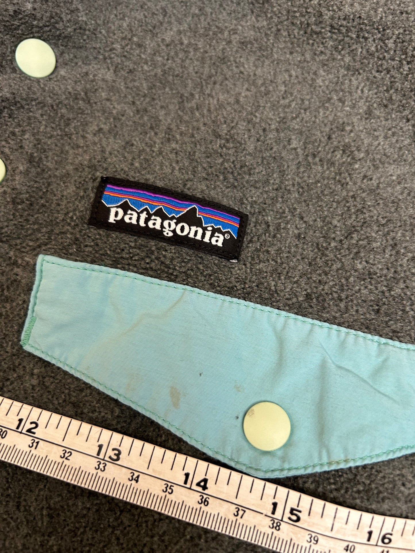 Patagonia Lightweight Synchilla Snap-T Fleece Pullover in dark gray with teal accents Small