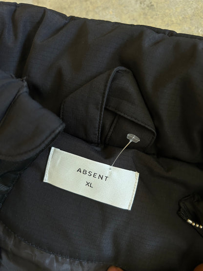 black puffer gilet resembles the Men's Regular Fit Water-repellent puffer vest from Absent XL