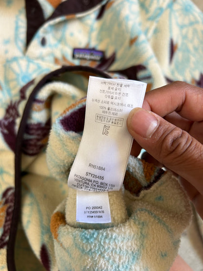 Patagonia Men's Lightweight Synchilla Snap-T Fleece Pullover in the Harvest Moon Owl Feathers pattern Small