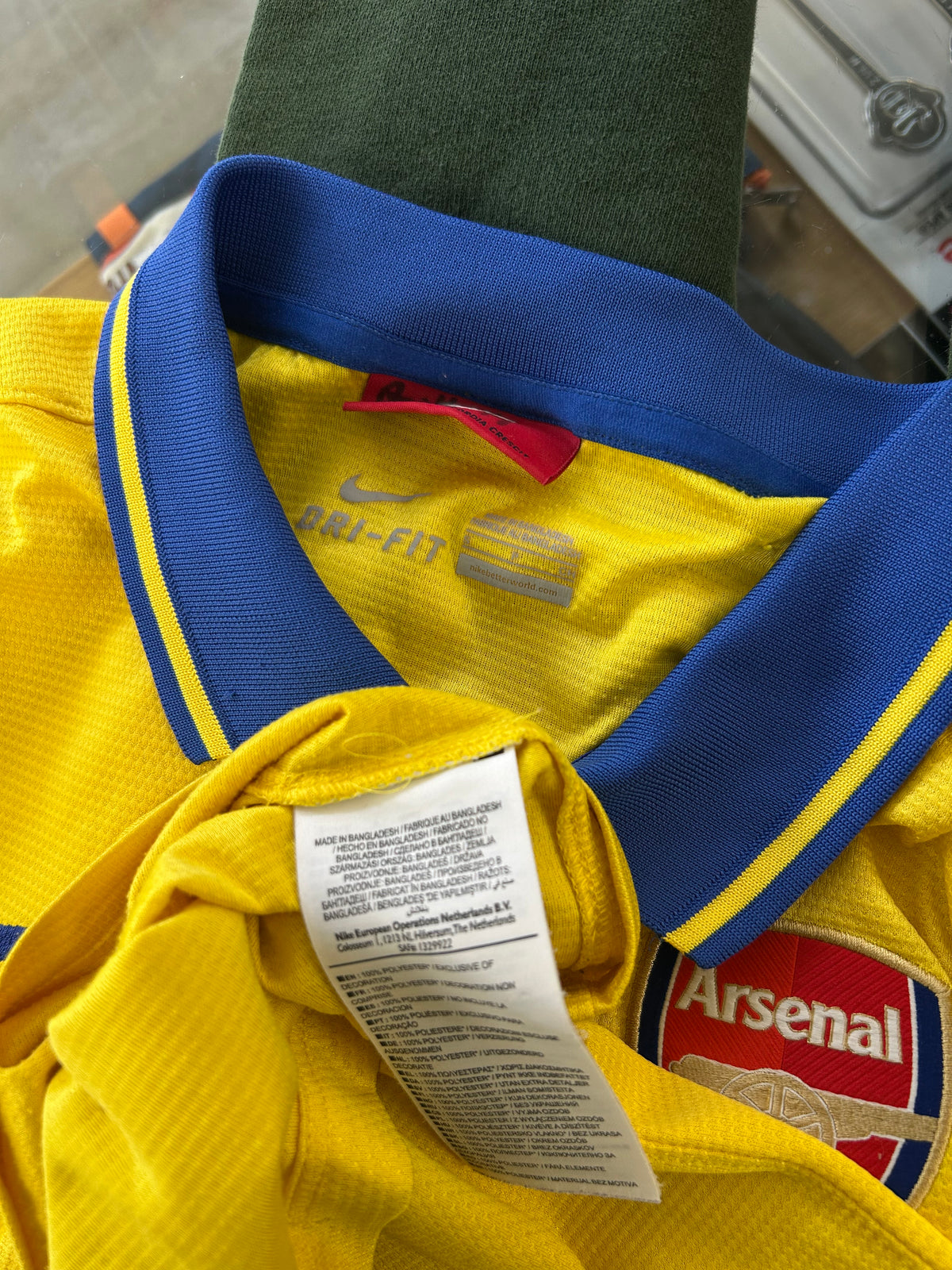 Nike Arsenal FC 2013-14 Away Jersey in yellow and blue with a polo collar Small