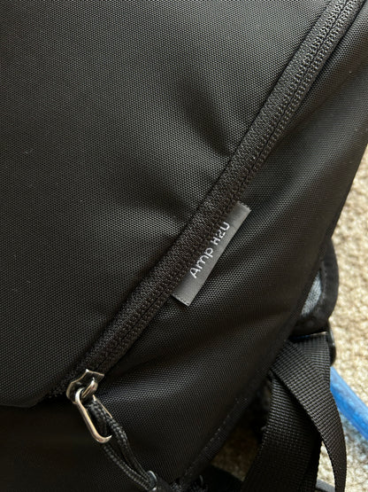 Macpac Amp H2O 2L Hydration Backpack in Black
