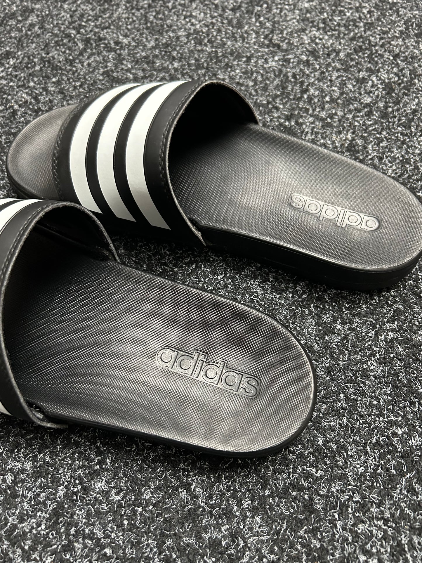 ADILETTE COMFORT SLIDES size 9