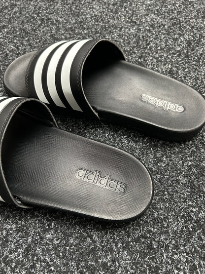 ADILETTE COMFORT SLIDES size 9