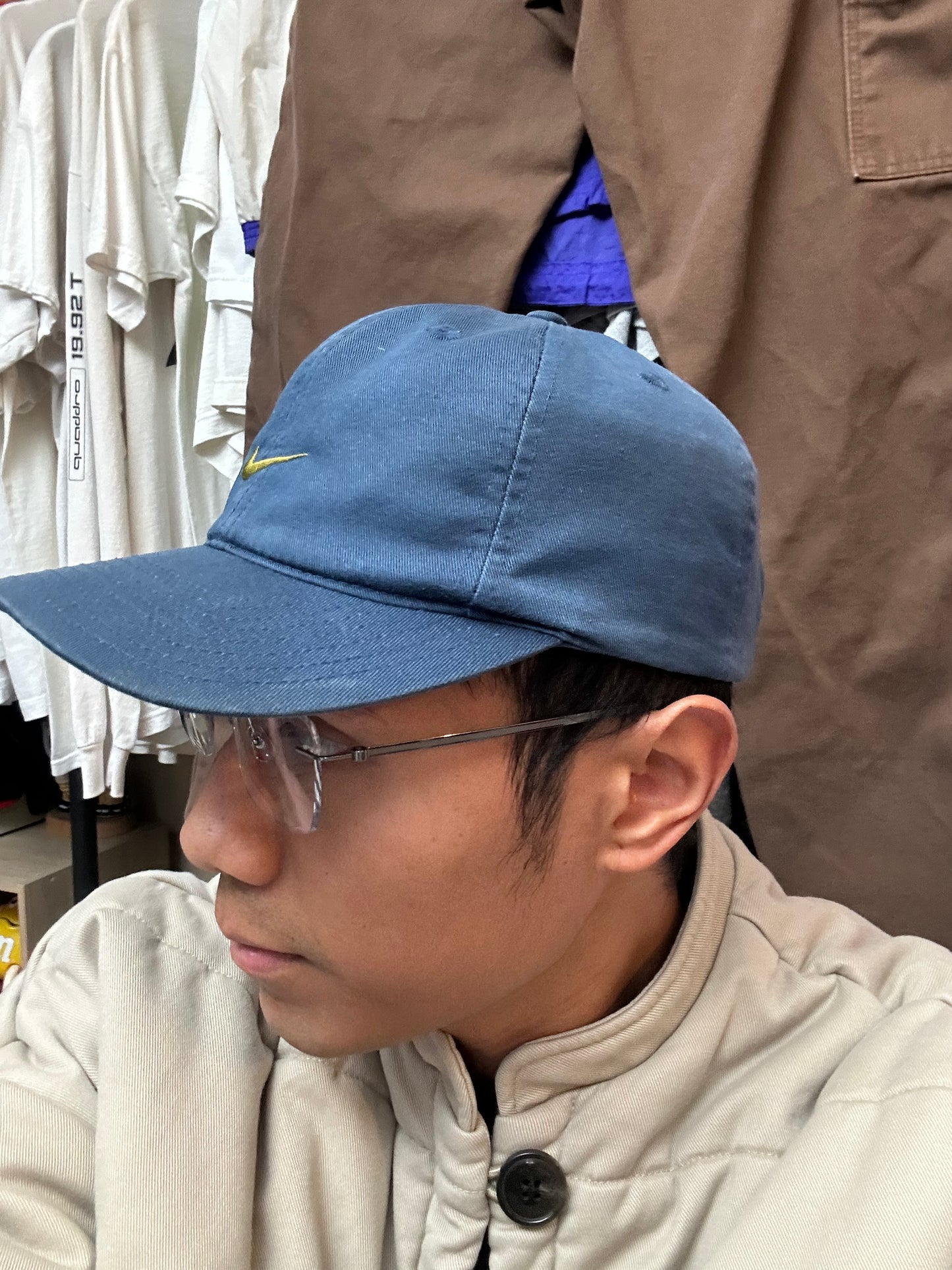 Vintage blue Nike cap featuring an embroidered gold swoosh logo Osfa