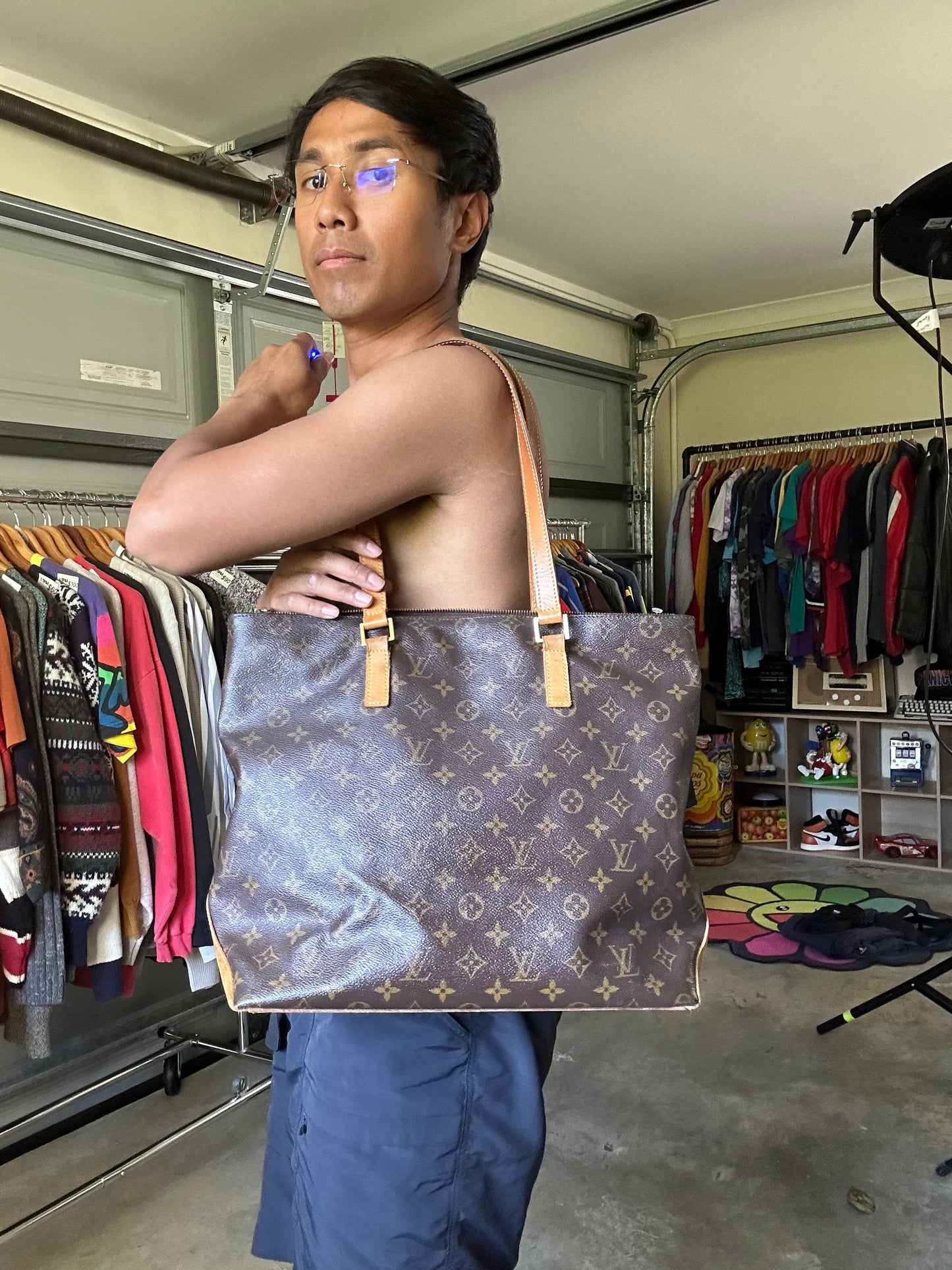 Vintage Louis Vuitton Cabas Mezzo tote bag made of Monogram canvas with natural cowhide leather trim