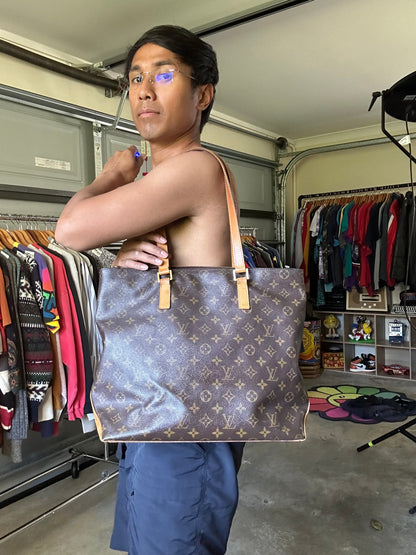 Vintage Louis Vuitton Cabas Mezzo tote bag made of Monogram canvas with natural cowhide leather trim