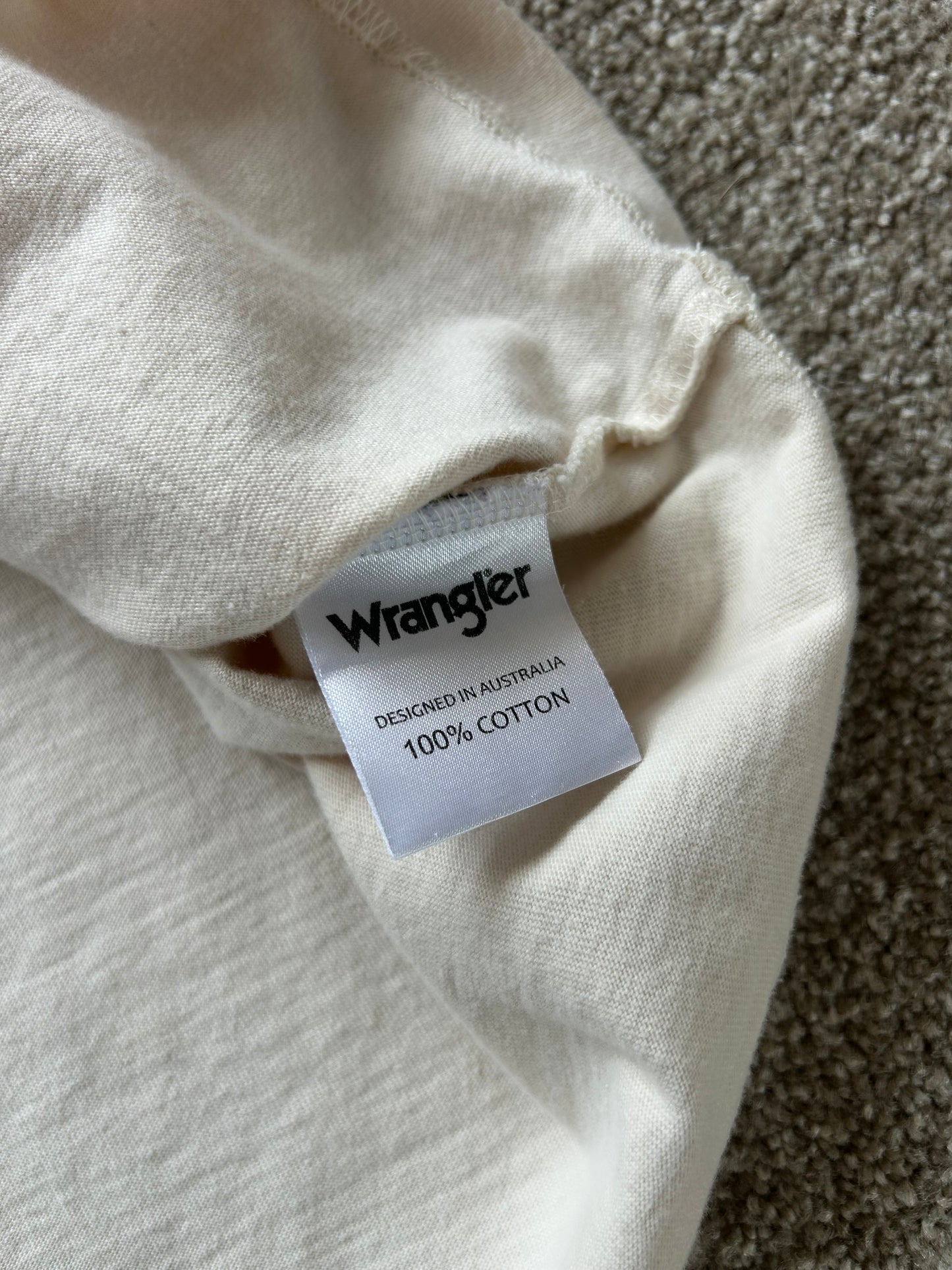 Wrangler short-sleeve graphic T-shirt in an off-white or cream color Large