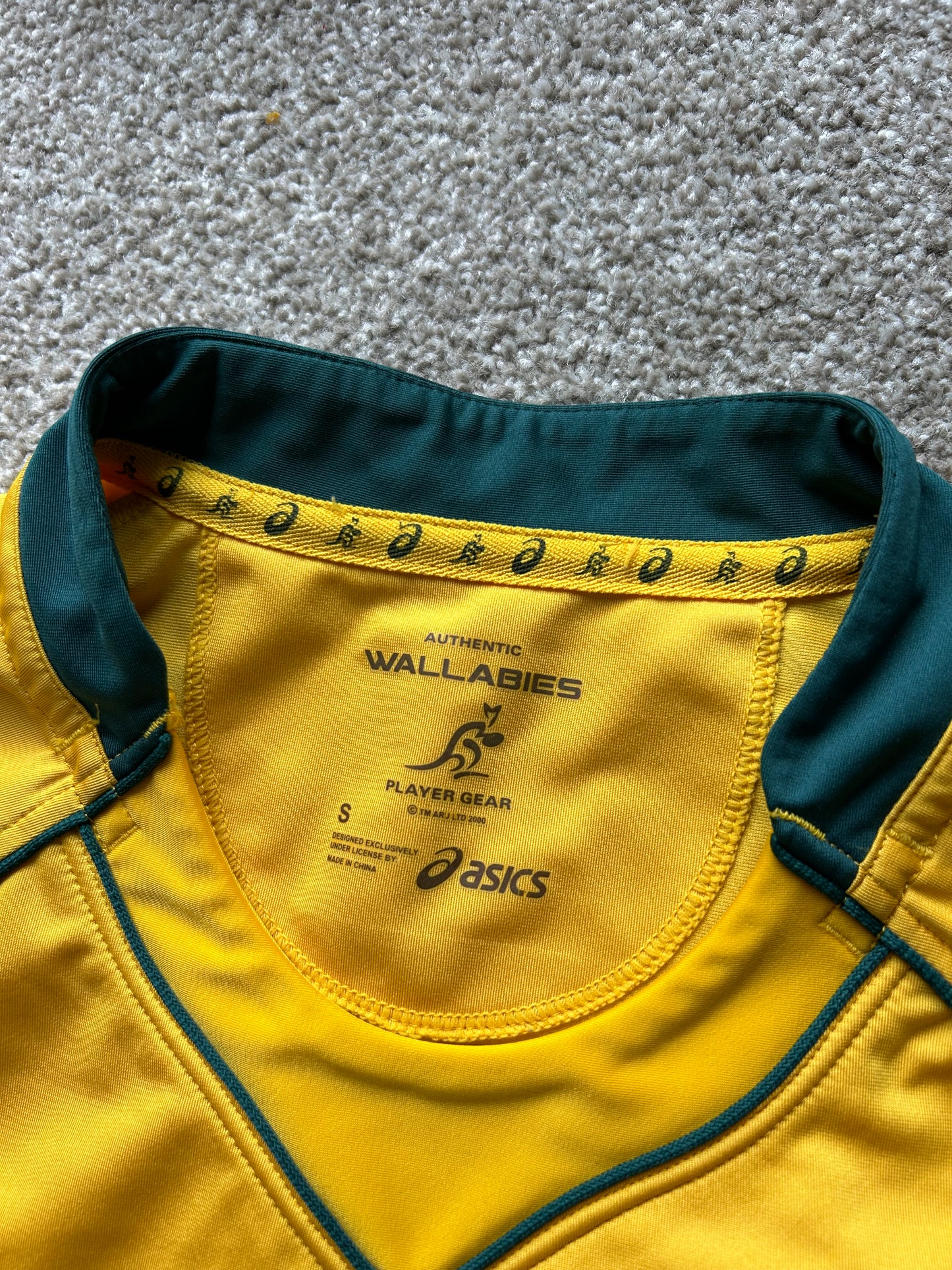 official Asics Australia Wallabies Rugby Union shirt from the 2016/17 season Yellow Small