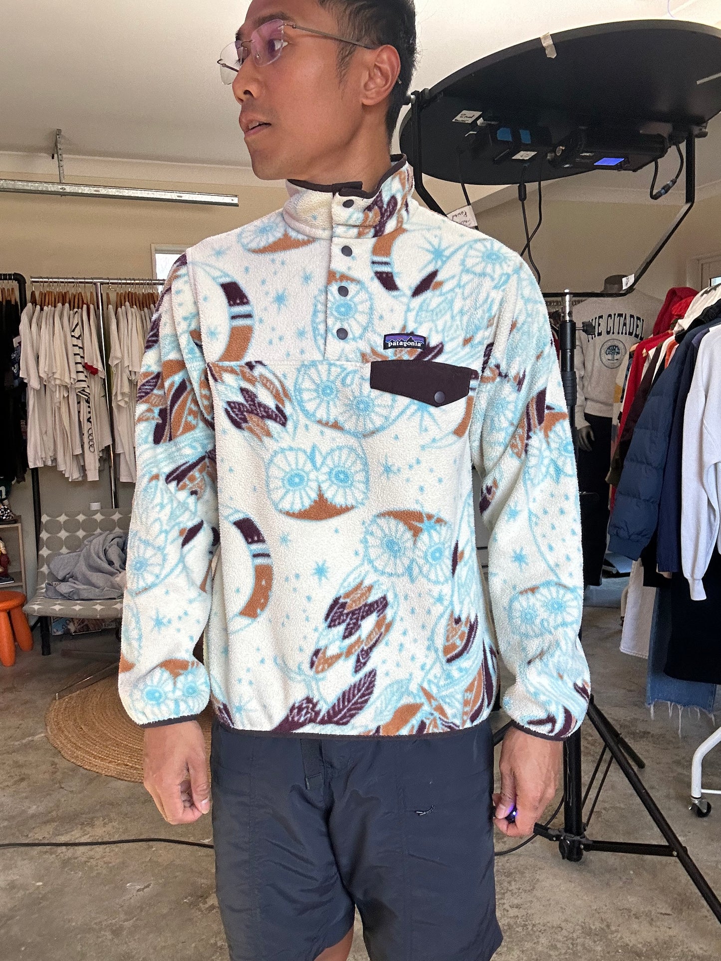 Patagonia Men's Lightweight Synchilla Snap-T Fleece Pullover in the Harvest Moon Owl Feathers pattern Small