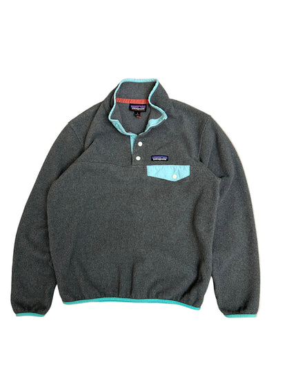 Patagonia Lightweight Synchilla Snap-T Fleece Pullover in dark gray with teal accents Small
