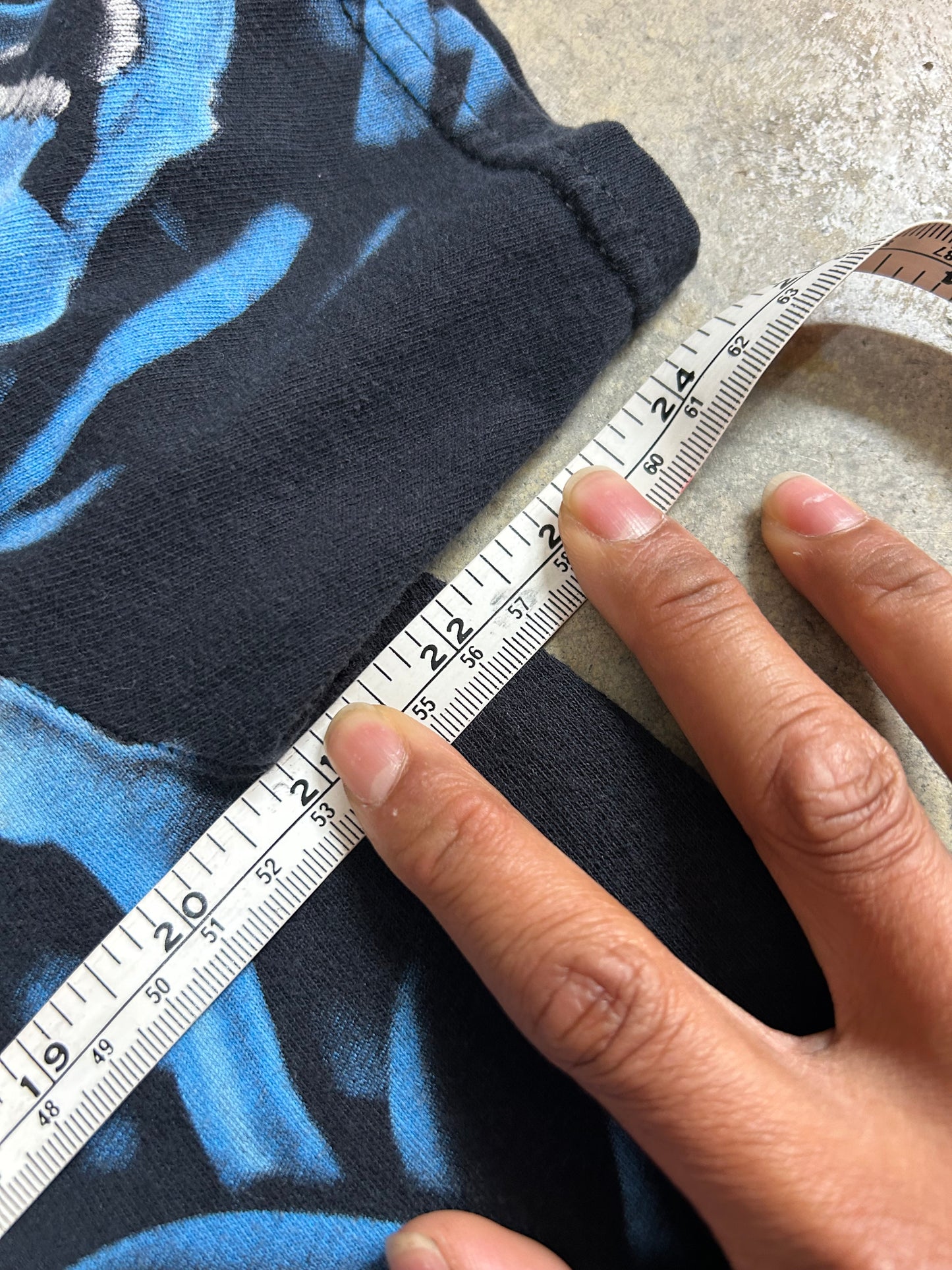 Liquid Blue "Skull Pile" t-shirt, known for its all-over print featuring blue skeletons XL Black 2017