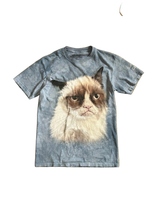 "Grumpy Cat" graphic t-shirt produced by the brand The Mountain Small Blue