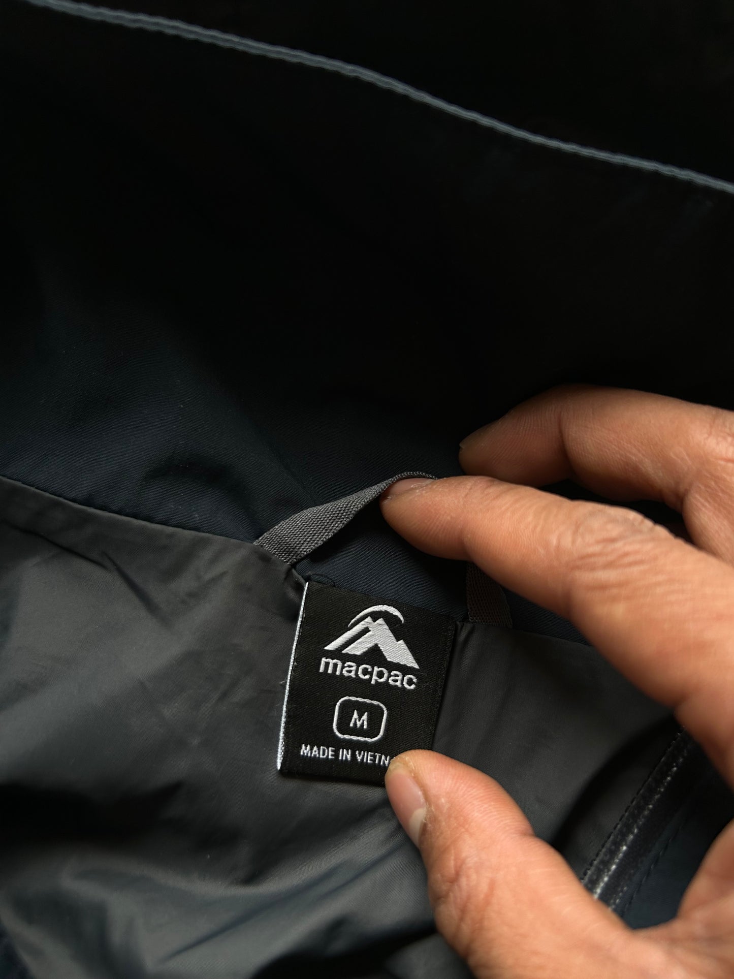 Macpac Men's Lightweight Jacket in Navy Blue Medium Nylon Pertex