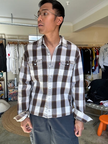 Levi's men's black and white plaid flannel long-sleeve button-up shirt, styled as a worker overshirt Medium Brown