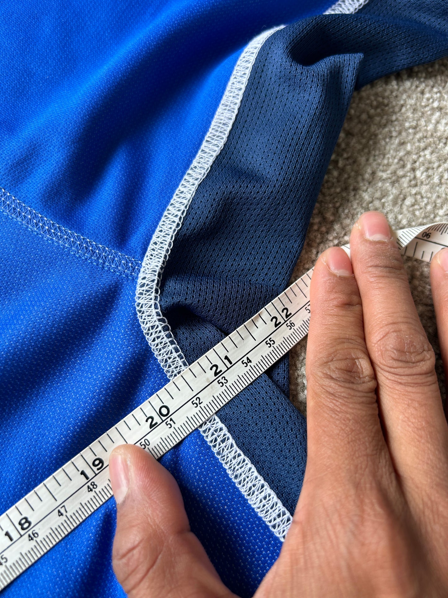 vibrant blue Umbro performance jersey featuring a V-neck design and white piping details XL