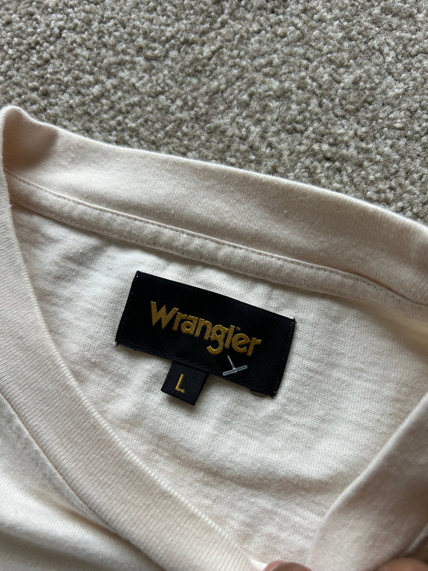 Wrangler short-sleeve graphic T-shirt in an off-white or cream color Large