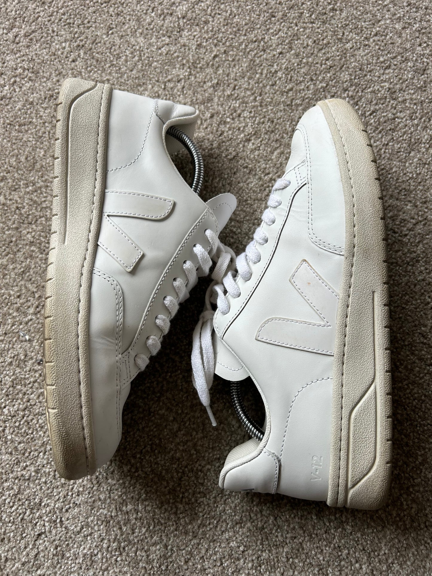 Veja V12 Cream Size 10 Women's 9 Mens