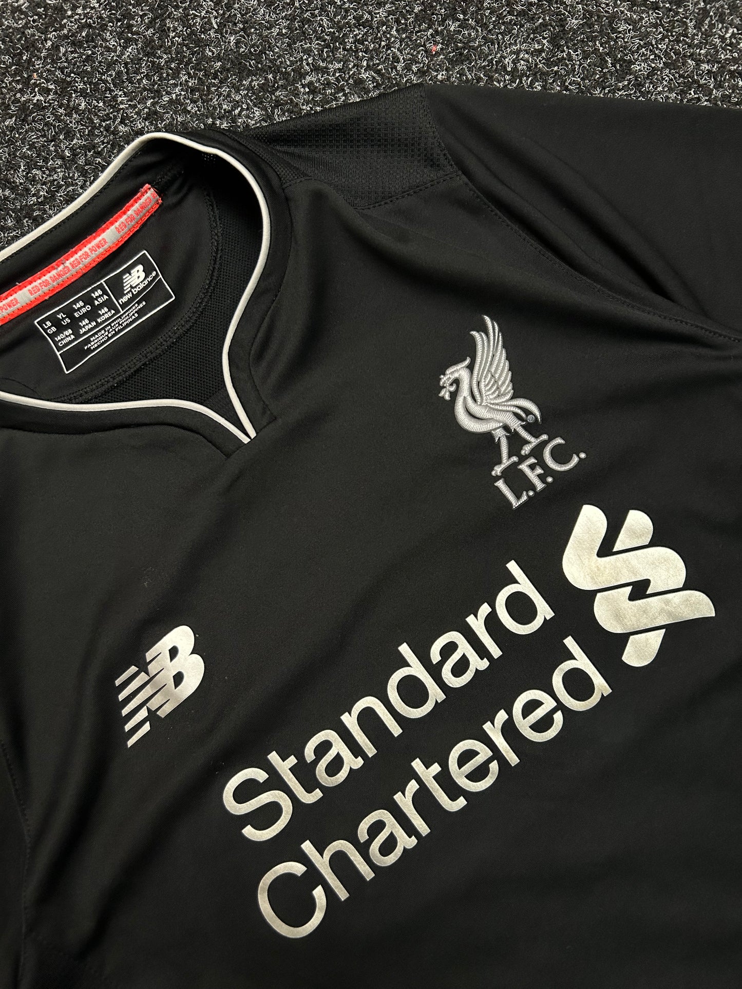 2016-17 Liverpool New Balance Away Shirt Black Small