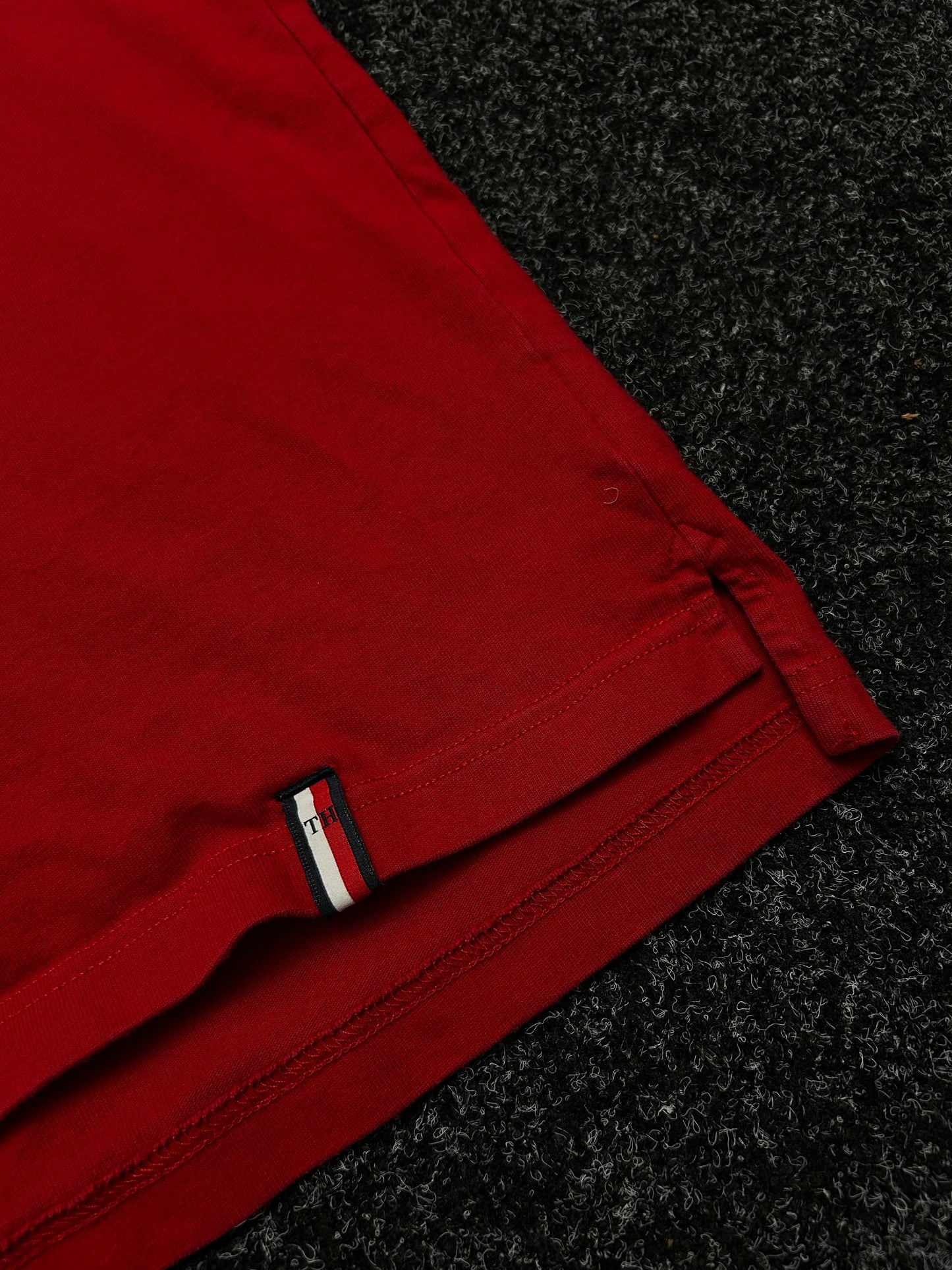 TOMMY HILFIGER 
ICON ORGANIC COTTON T-SHIRT Large Slim Fit Red