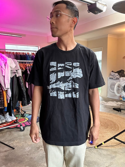 Undefeated and features their iconic five-strike logo filled with a grey camouflage pattern Black Large
