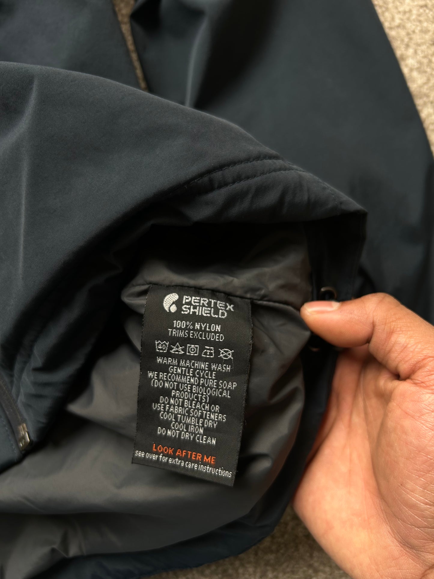 Macpac Men's Lightweight Jacket in Navy Blue Medium Nylon Pertex